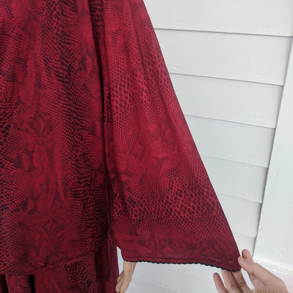Red Reptile Print Blouse and Skirt Set Isadora M - Picture 7 of 12